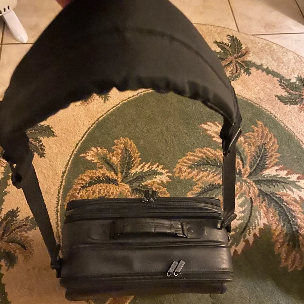Targus laptop messenger bag